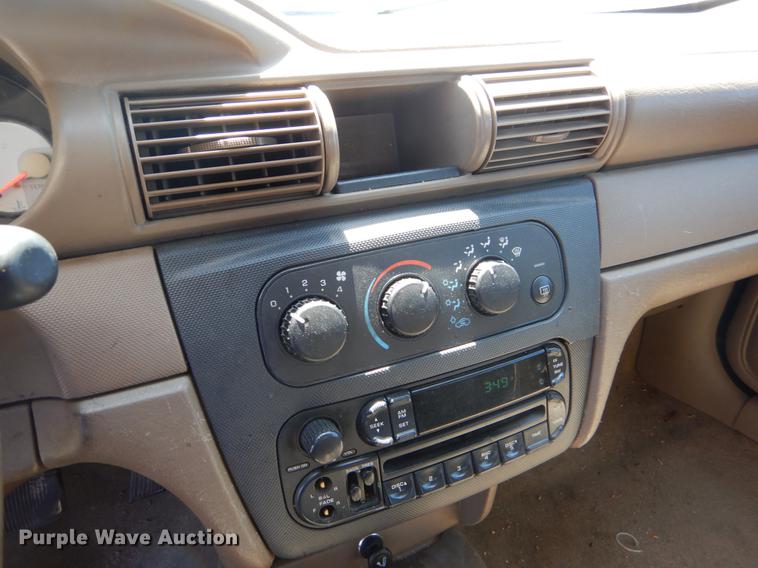 image for item DE1264 2004 Dodge Stratus SE