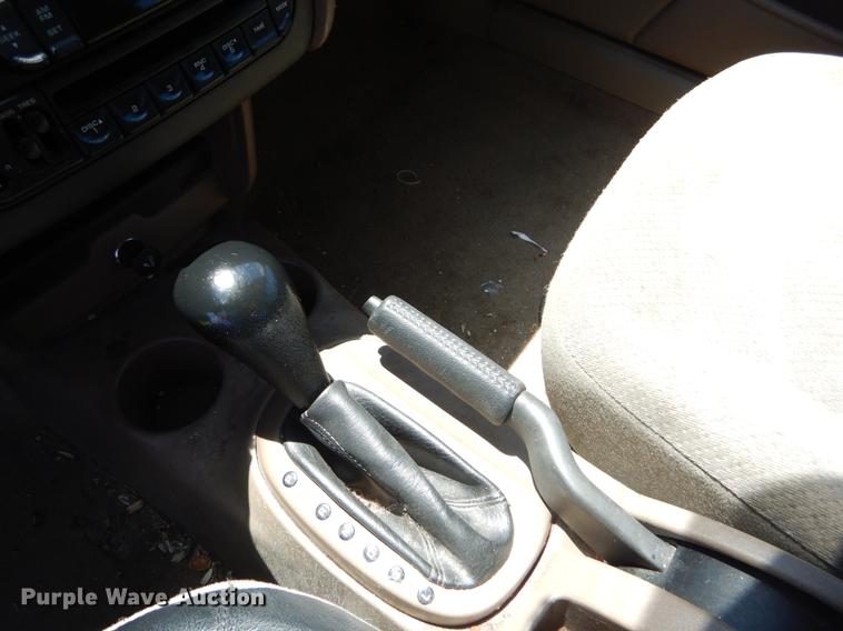 image for item DE1264 2004 Dodge Stratus SE