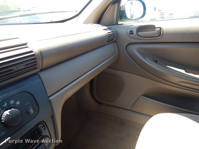 image for item DE1264 2004 Dodge Stratus SE