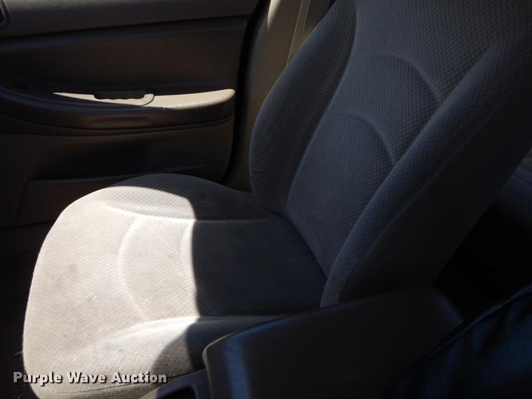 image for item DE1264 2004 Dodge Stratus SE