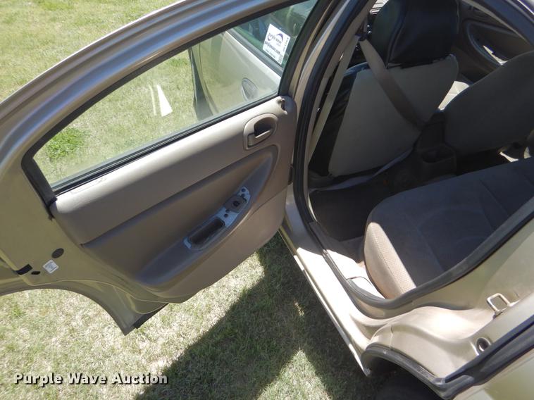 image for item DE1264 2004 Dodge Stratus SE