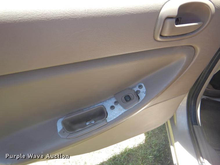 image for item DE1264 2004 Dodge Stratus SE