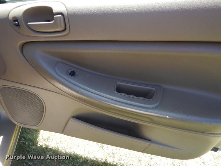 image for item DE1264 2004 Dodge Stratus SE