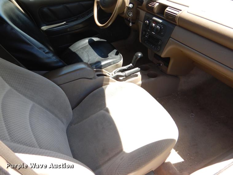 image for item DE1264 2004 Dodge Stratus SE