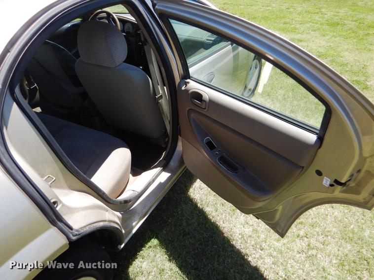 image for item DE1264 2004 Dodge Stratus SE