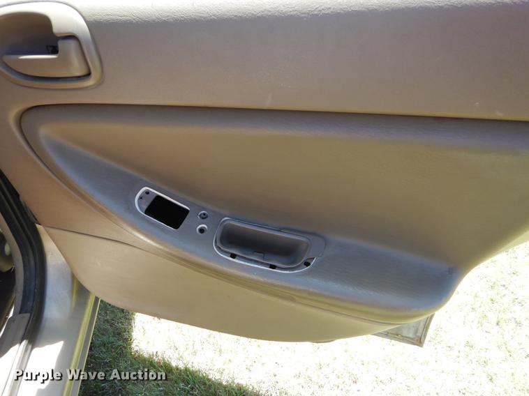 image for item DE1264 2004 Dodge Stratus SE