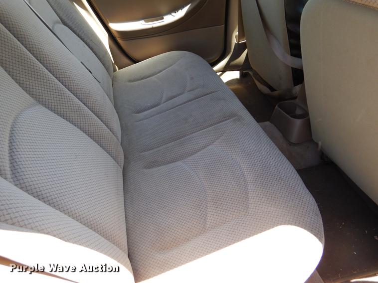 image for item DE1264 2004 Dodge Stratus SE