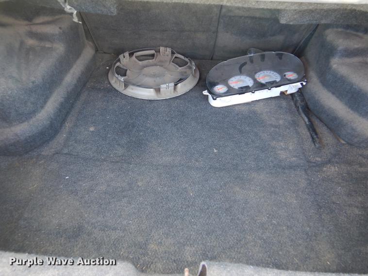 image for item DE1264 2004 Dodge Stratus SE