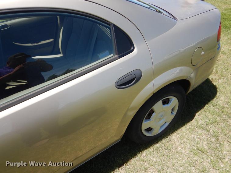 image for item DE1264 2004 Dodge Stratus SE