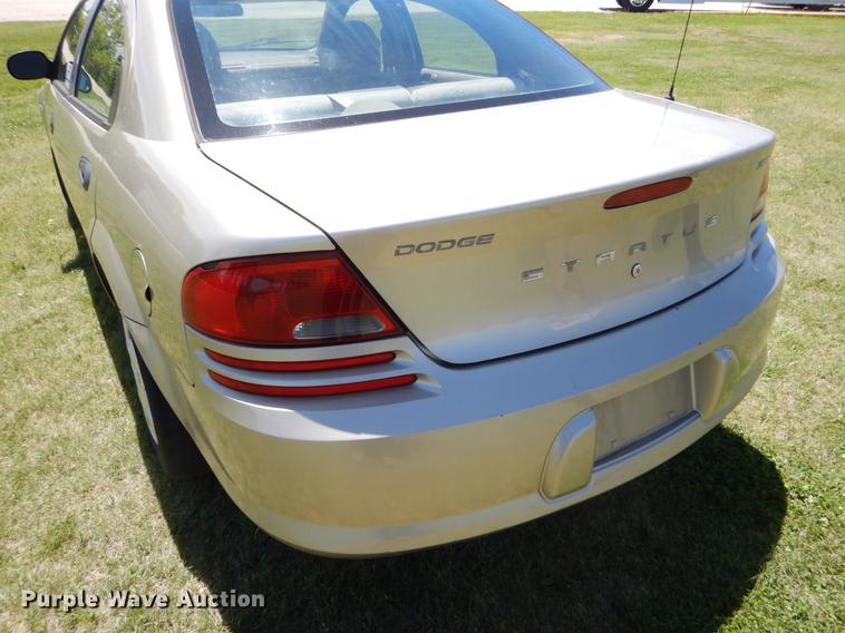image for item DE1264 2004 Dodge Stratus SE