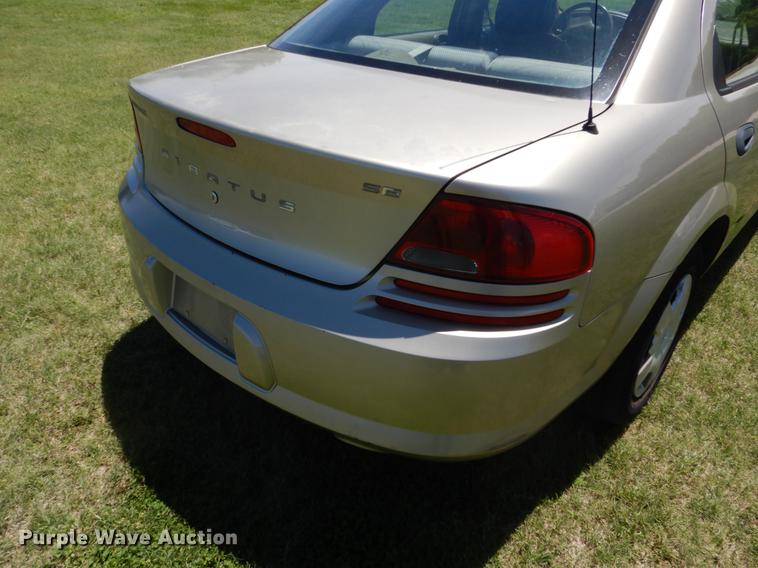 image for item DE1264 2004 Dodge Stratus SE