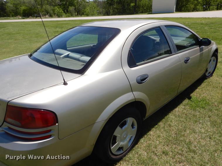 image for item DE1264 2004 Dodge Stratus SE