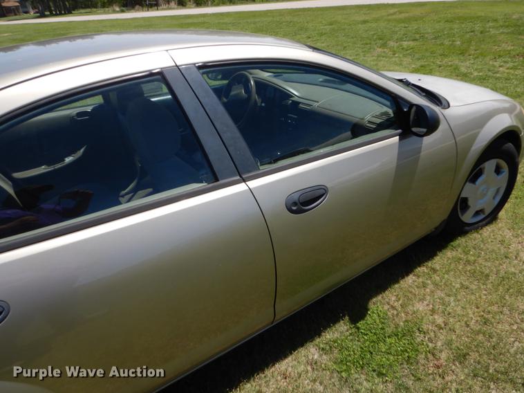 image for item DE1264 2004 Dodge Stratus SE