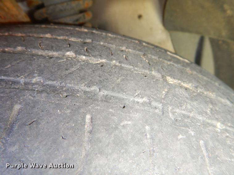 image for item DE1264 2004 Dodge Stratus SE