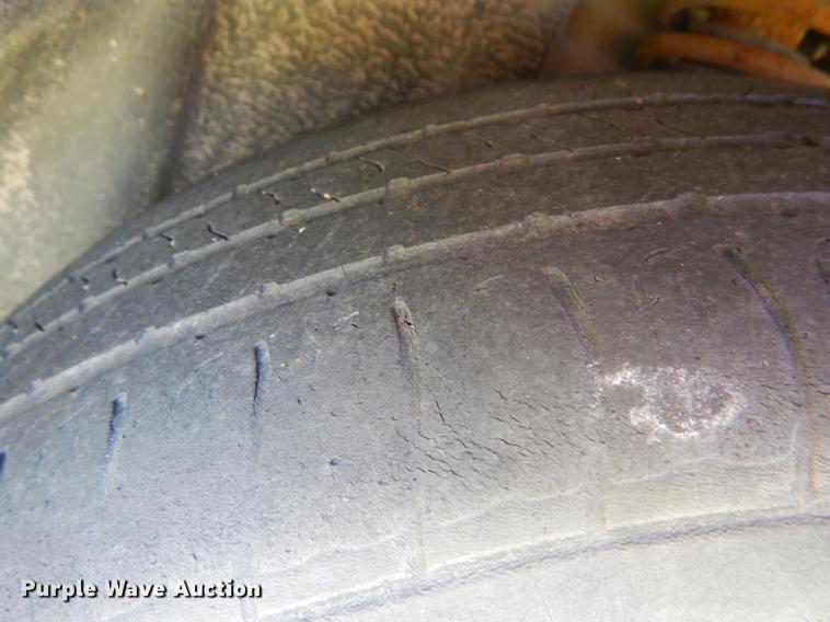 image for item DE1264 2004 Dodge Stratus SE