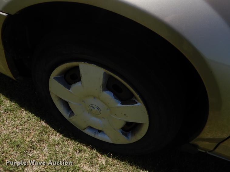 image for item DE1264 2004 Dodge Stratus SE