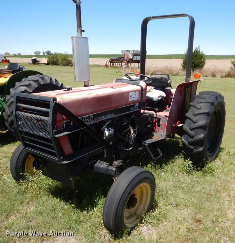 image for item DE1265 1988 Case IH 485 tractor