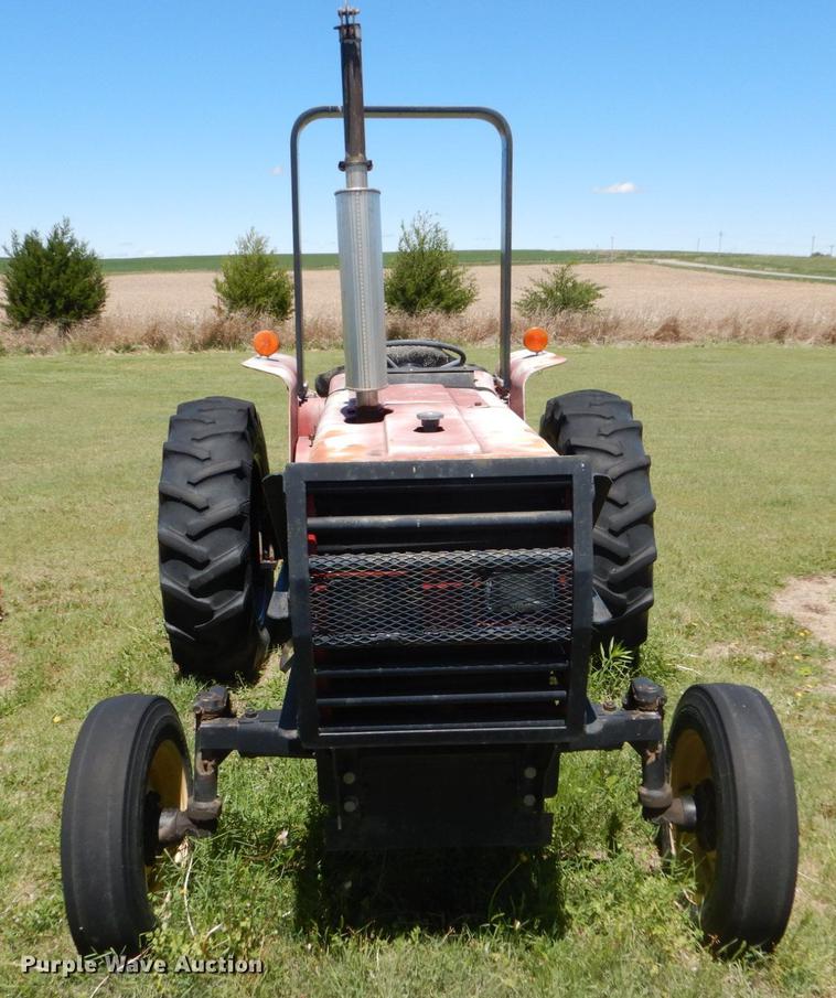 image for item DE1265 1988 Case IH 485 tractor