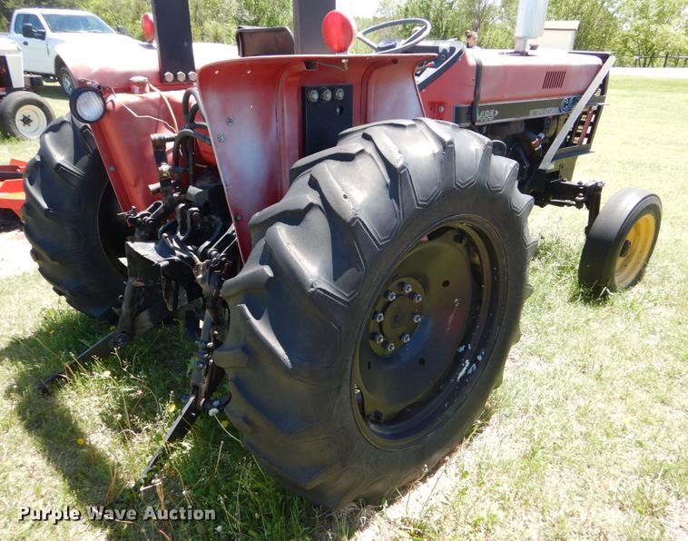 image for item DE1265 1988 Case IH 485 tractor