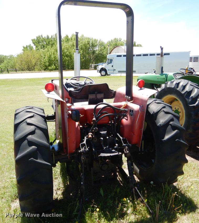 image for item DE1265 1988 Case IH 485 tractor