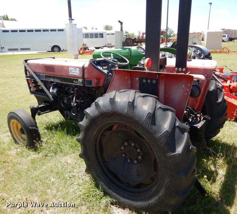 image for item DE1265 1988 Case IH 485 tractor