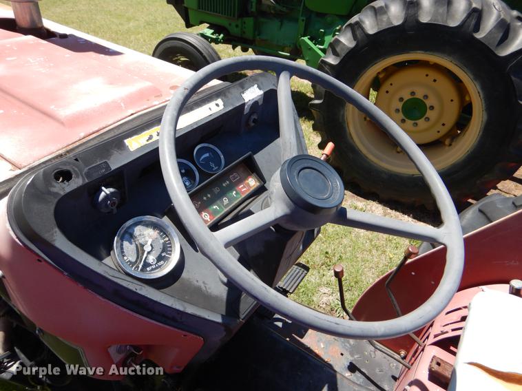 image for item DE1265 1988 Case IH 485 tractor