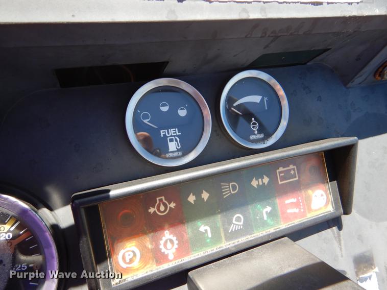 image for item DE1265 1988 Case IH 485 tractor