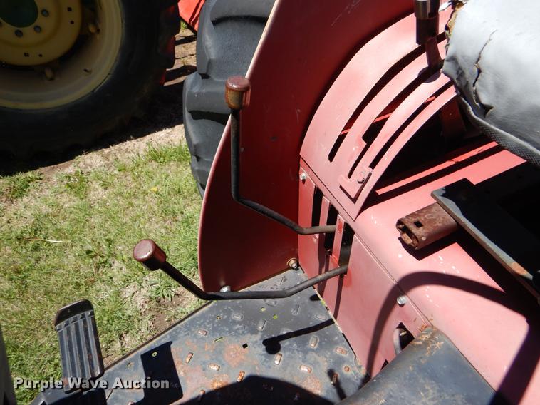 image for item DE1265 1988 Case IH 485 tractor