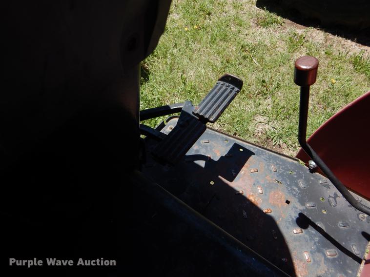 image for item DE1265 1988 Case IH 485 tractor