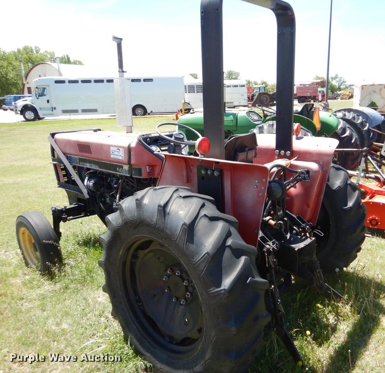 image for item DE1265 1988 Case IH 485 tractor