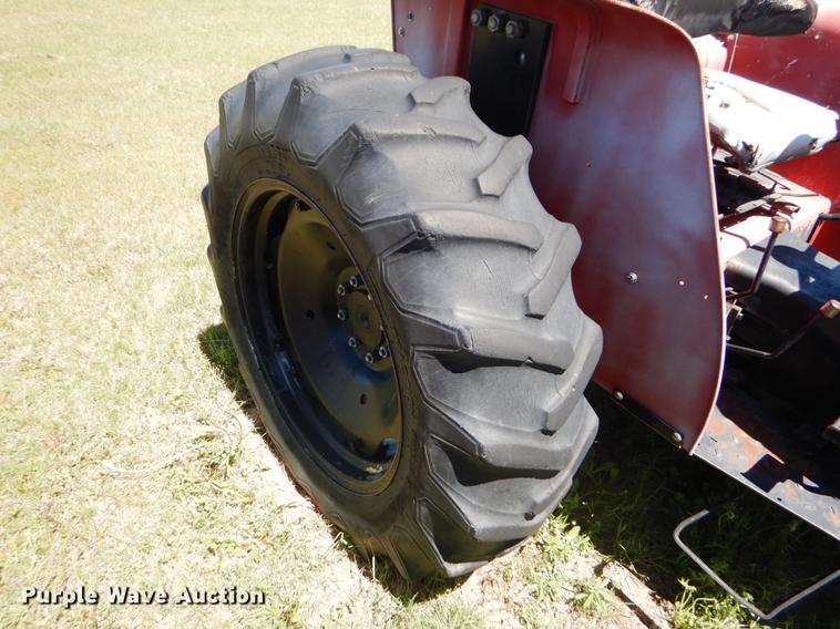image for item DE1265 1988 Case IH 485 tractor