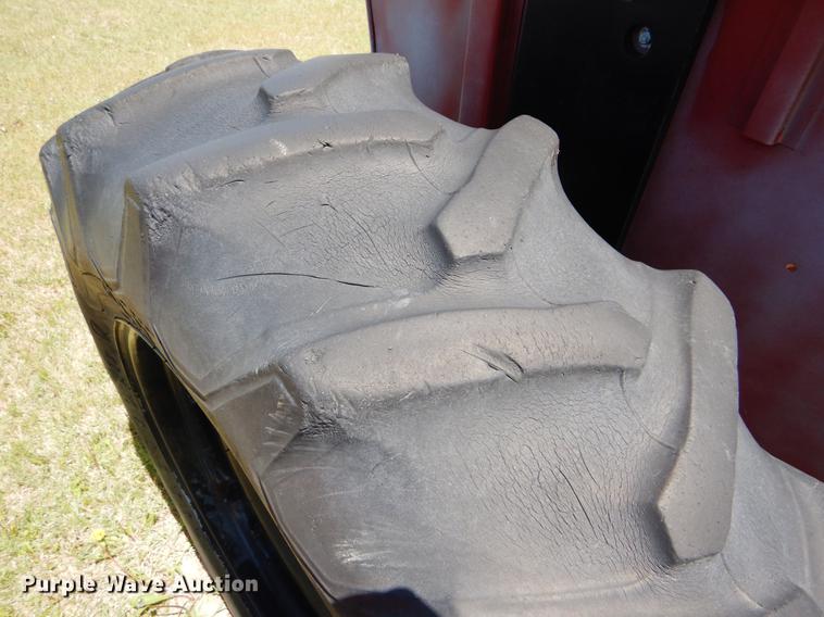 image for item DE1265 1988 Case IH 485 tractor