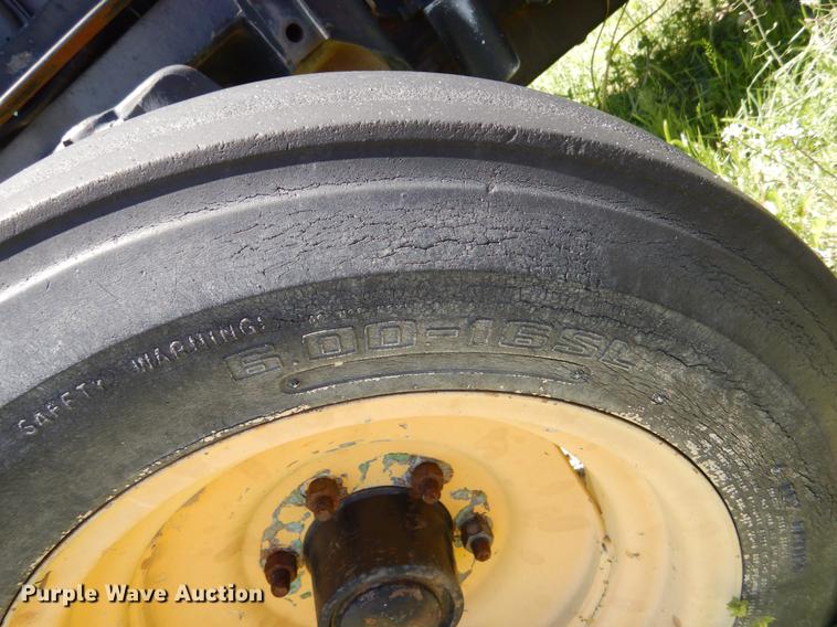 image for item DE1265 1988 Case IH 485 tractor