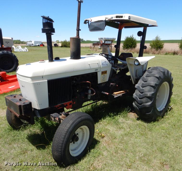 image for item DE1266 1982 John Deere 2640 tractor