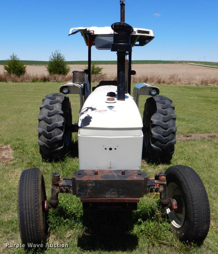 image for item DE1266 1982 John Deere 2640 tractor