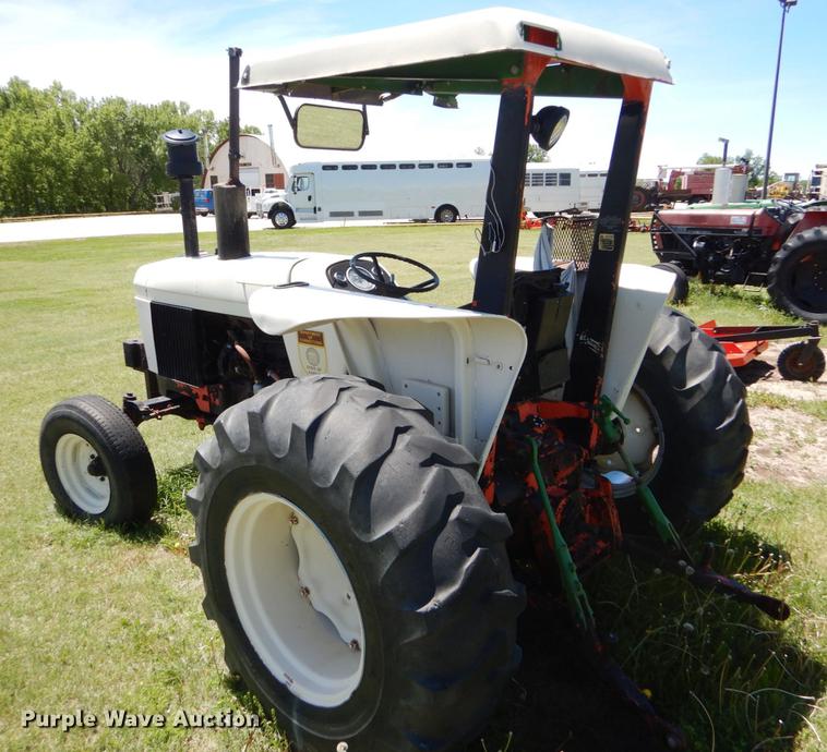 image for item DE1266 1982 John Deere 2640 tractor
