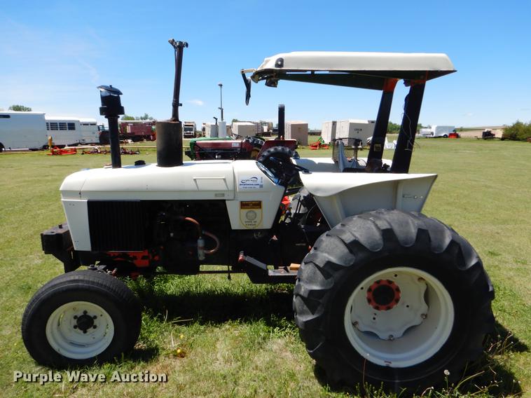 image for item DE1266 1982 John Deere 2640 tractor