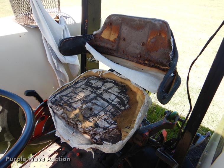 image for item DE1266 1982 John Deere 2640 tractor