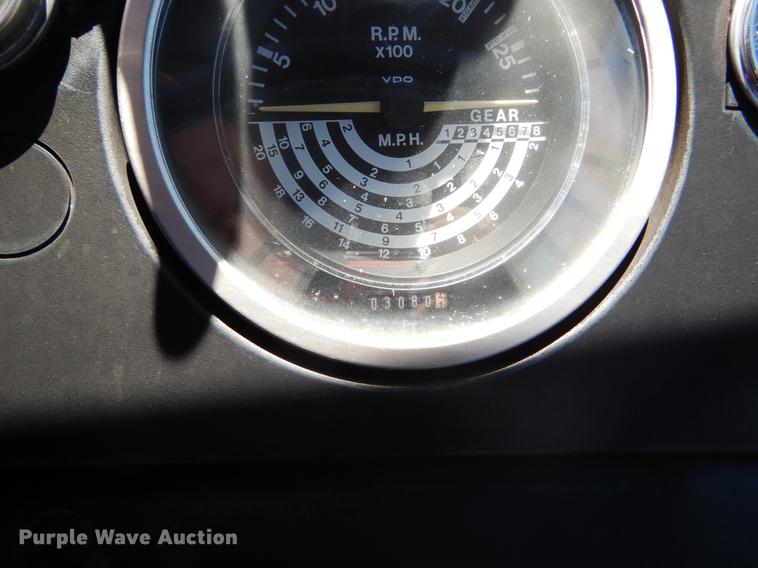 image for item DE1266 1982 John Deere 2640 tractor