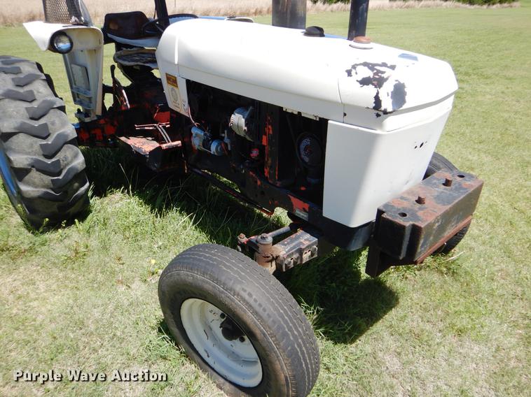 image for item DE1266 1982 John Deere 2640 tractor