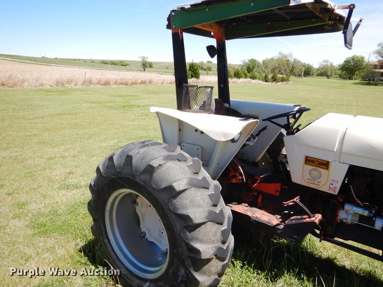 image for item DE1266 1982 John Deere 2640 tractor