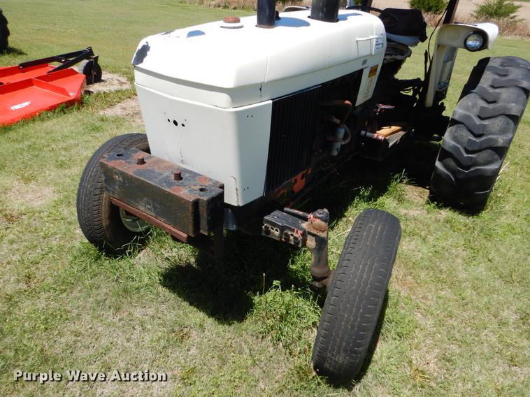 image for item DE1266 1982 John Deere 2640 tractor