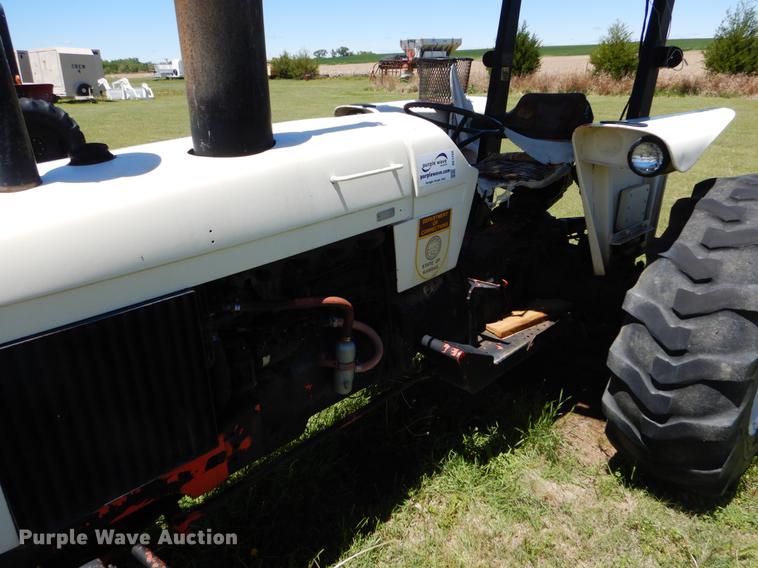 image for item DE1266 1982 John Deere 2640 tractor