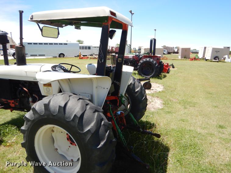 image for item DE1266 1982 John Deere 2640 tractor