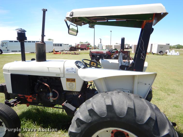 image for item DE1266 1982 John Deere 2640 tractor