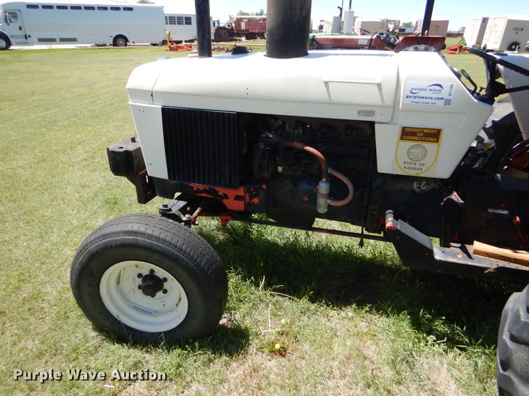 image for item DE1266 1982 John Deere 2640 tractor