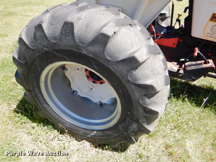 image for item DE1266 1982 John Deere 2640 tractor