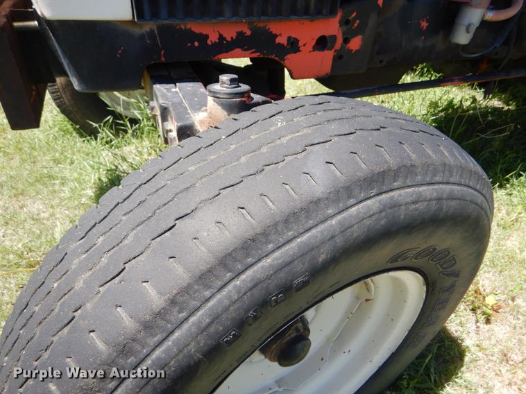 image for item DE1266 1982 John Deere 2640 tractor