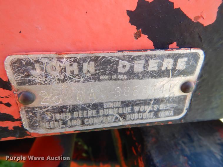 image for item DE1266 1982 John Deere 2640 tractor