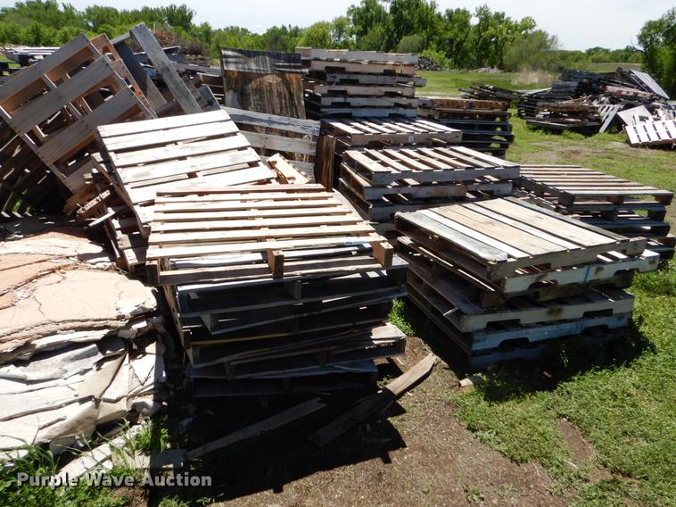 image for item DE1267 Approximately 200 pallets
